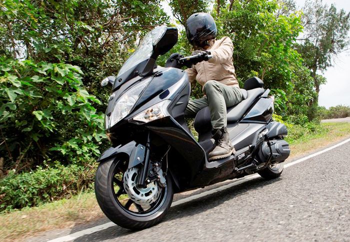 Το νέο GTS 300i διατίθεται και στη χώρα μας, στην τιμή των 4.295 ευρώ.
